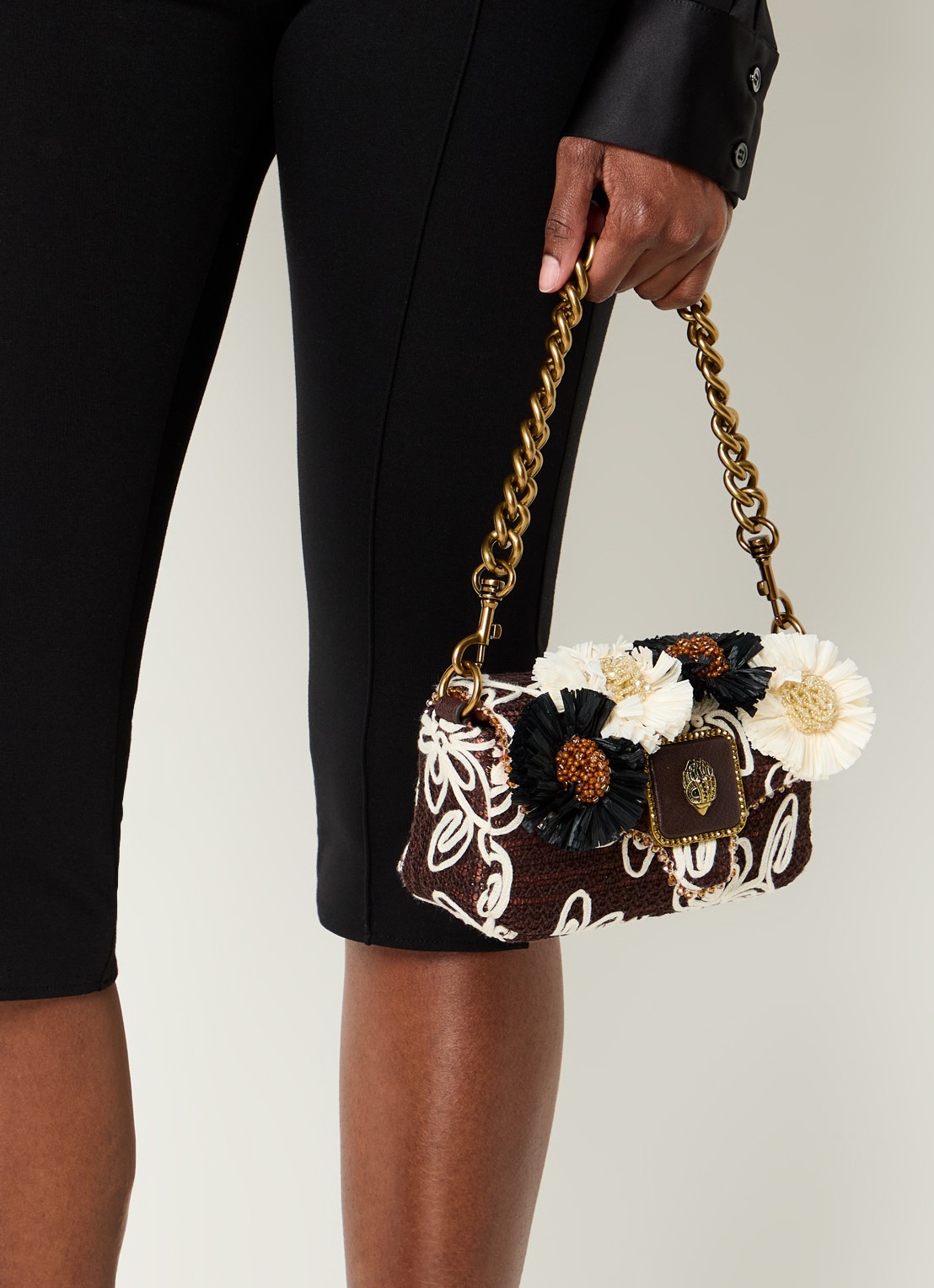 Kurt Geiger Mini pimlico flower schoudertas met afneembare schouderriem  - voorkant 6 donkerbruin