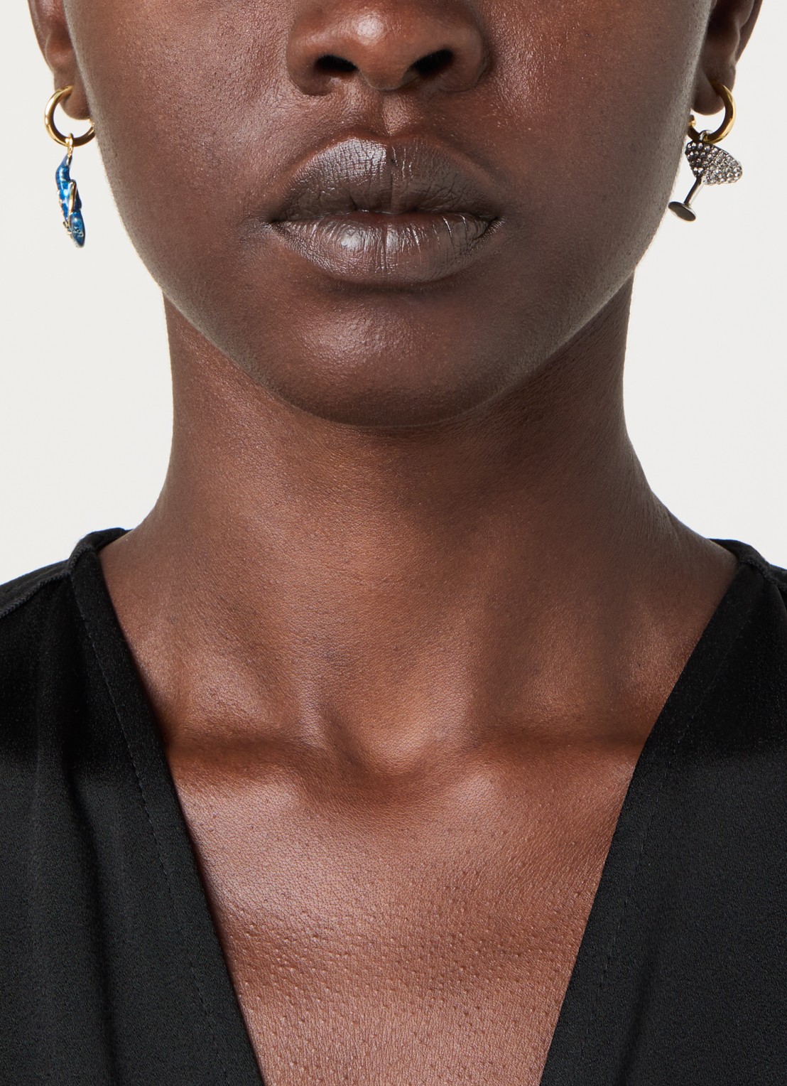 Kurt Geiger Novelty oorstekers met hanger - voorkant 2 blauw
