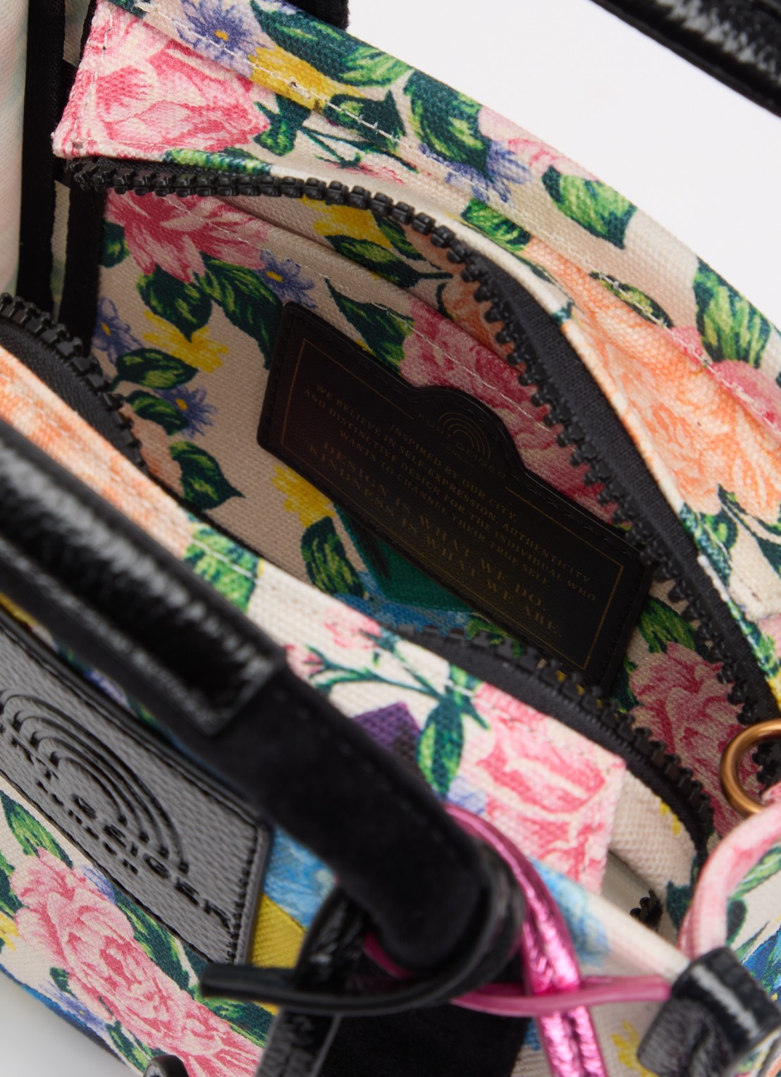 Kurt Geiger Southbank XS handtas met bloemenprint en afneembare schouderriem - detail 2 ivoor