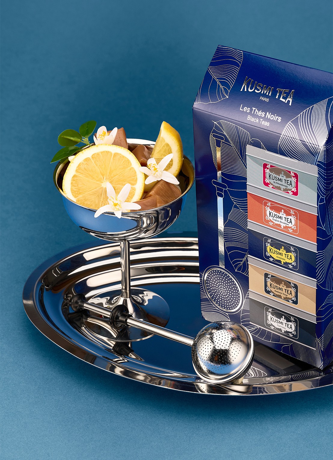 Kusmi Tea Black Teas losse thee met thee-infuser in geschenkverpakking 100 gram - voorkant 4 beige