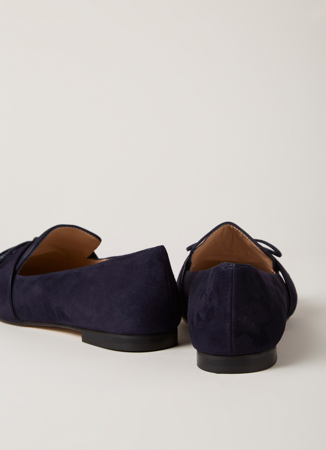 L.K.Bennett Celina loafer van suède met tassels - detail 3 blauw