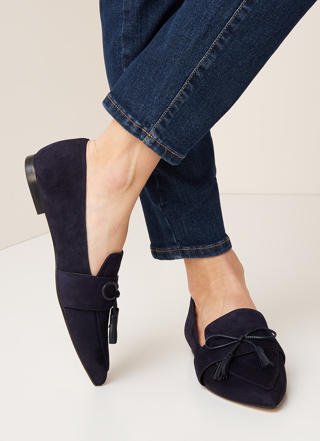 L.K.Bennett Celina loafer van suède met tassels - voorkant 2 blauw