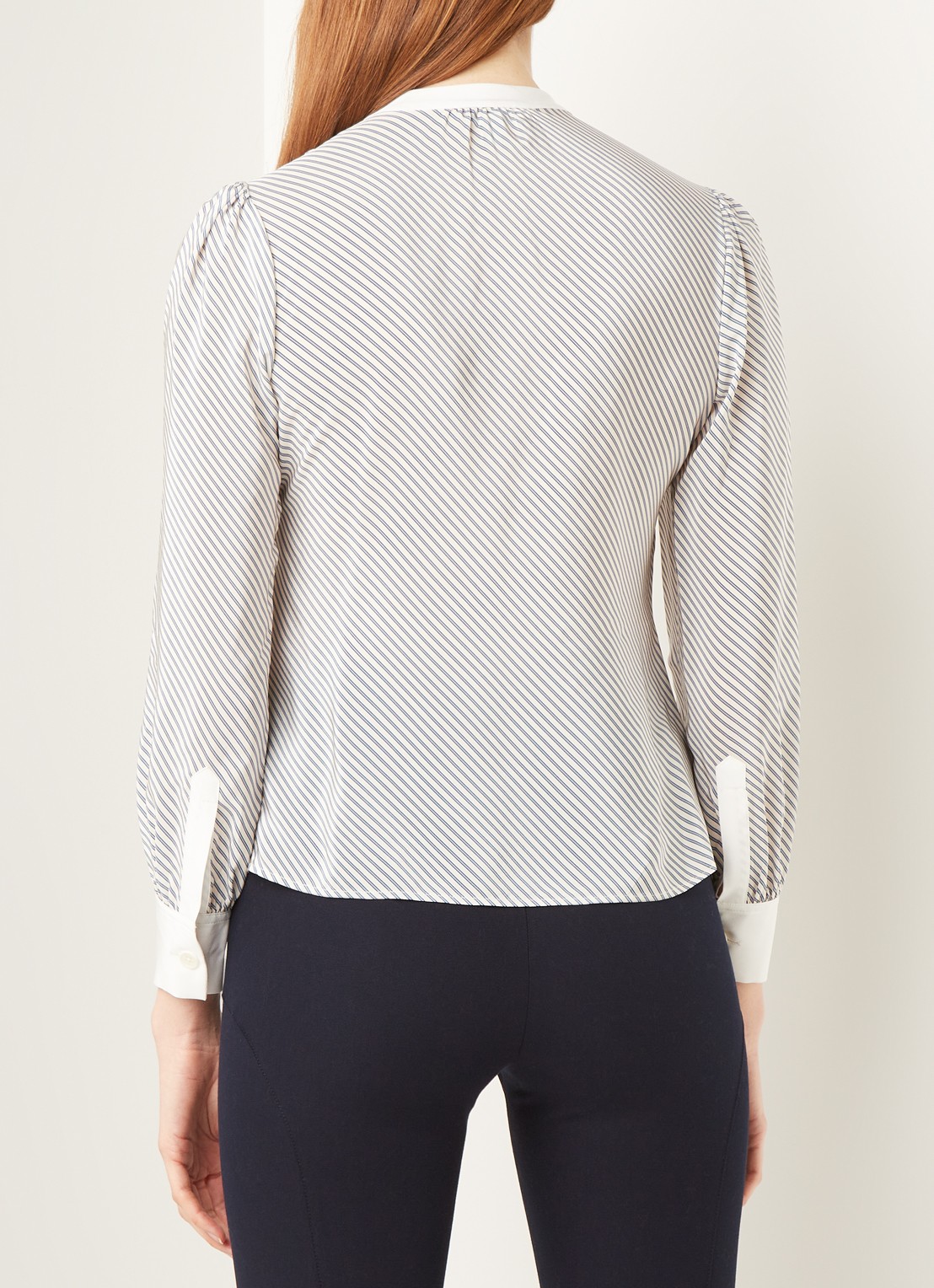 L.K.Bennett Georgia blouse van zijde met strikkraag en streepprint - achterkant 3 gebroken wit