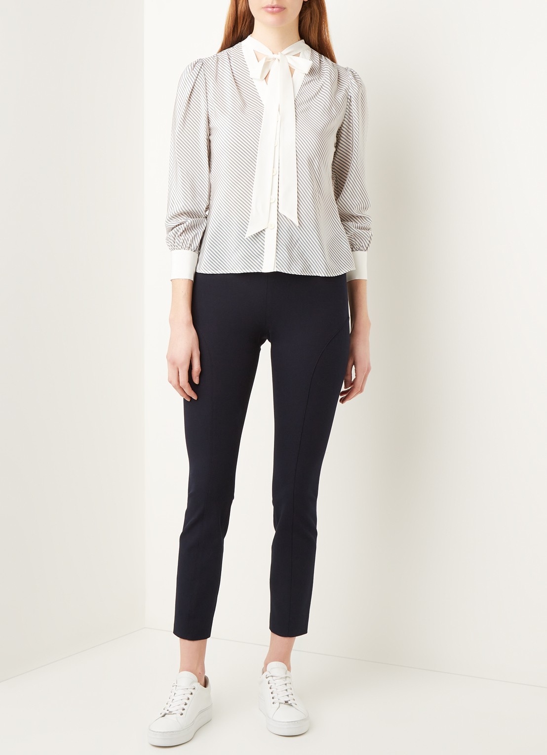 L.K.Bennett Georgia blouse van zijde met strikkraag en streepprint - voorkant 2 gebroken wit
