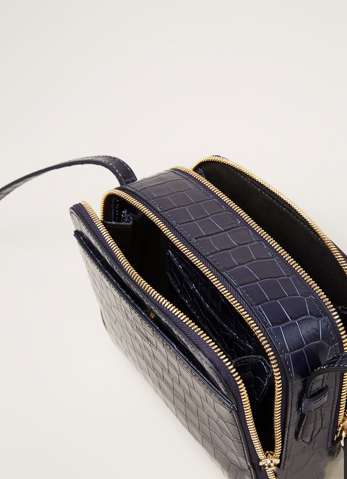L.K.Bennett Mariel crossbodytas van kalfsleer met crocostructuur - detail 4 donkerblauw