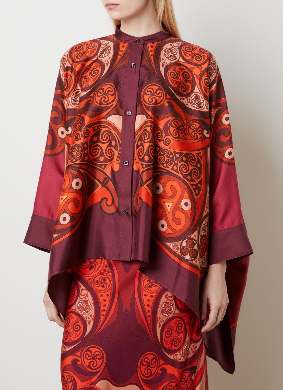 La DoubleJ Foulard blouse van zijde met print - detail 4 donkerrood