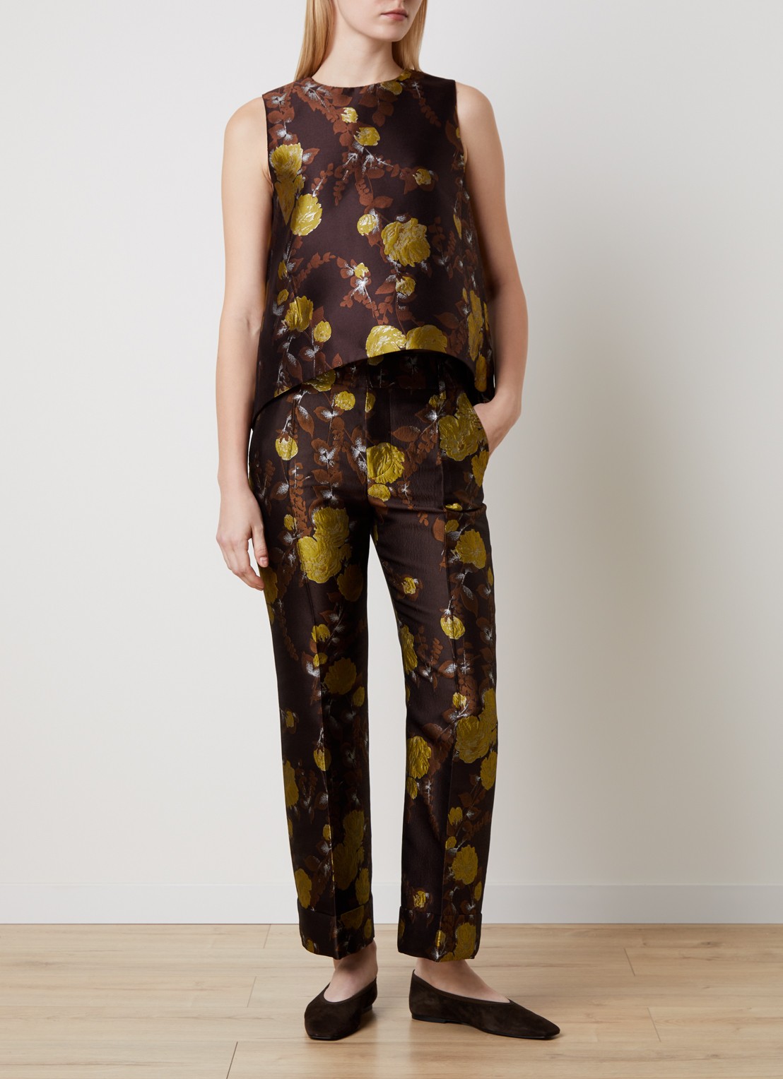 La DoubleJ Hendrix mid waist straight fit broek met ingebreide print - voorkant 3 donkerbruin