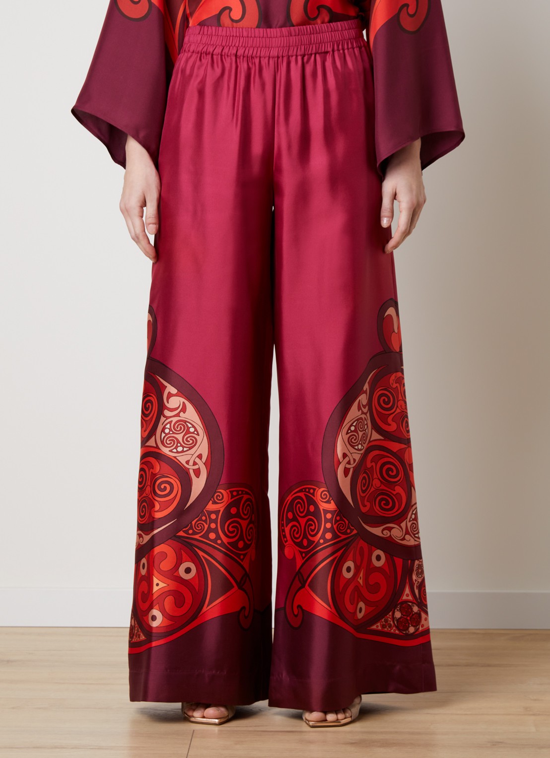 La DoubleJ Palazzo high waist wide fit broek van zijde met print - detail 2 donkerroze