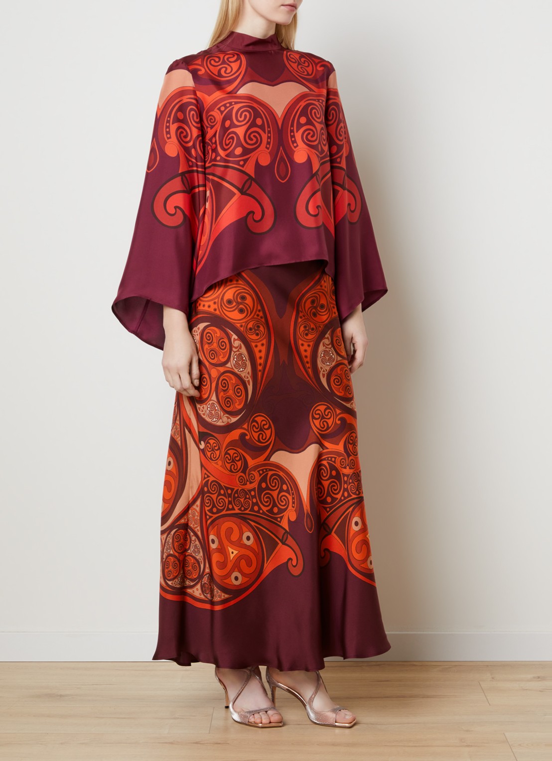 La DoubleJ Sleek maxi rok van zijde met print - voorkant 3 donkerrood
