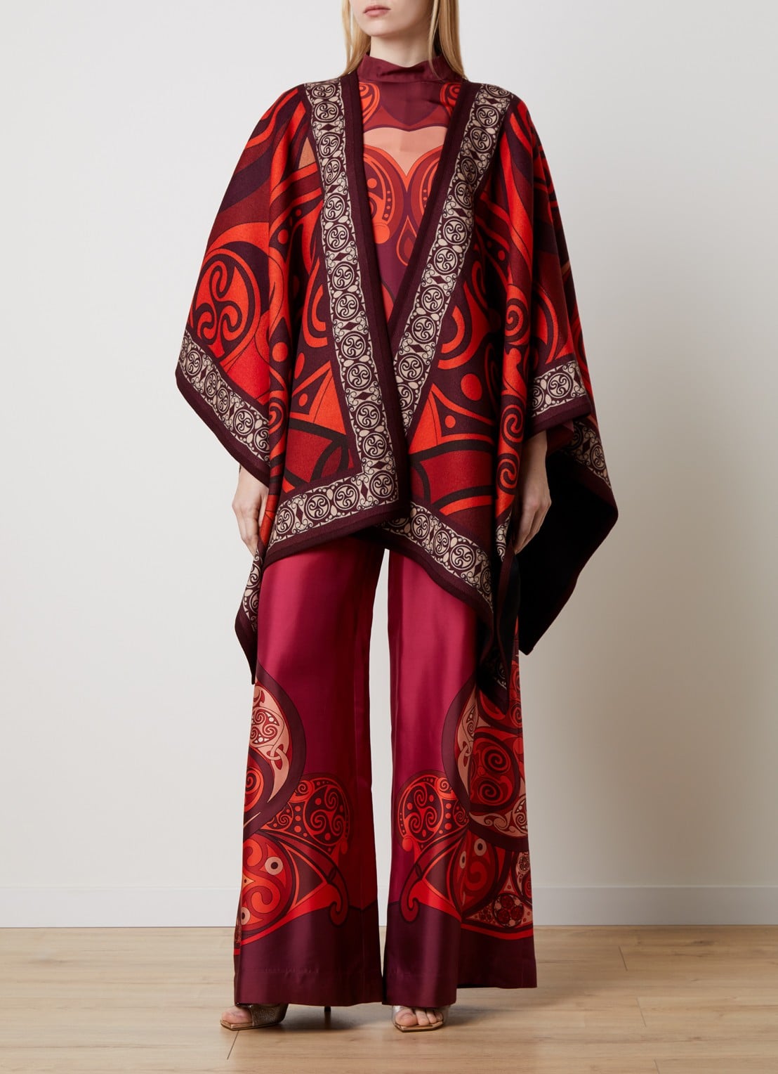 La DoubleJ Soul fijngebreide poncho van wol met print - voorkant 3 donkerrood