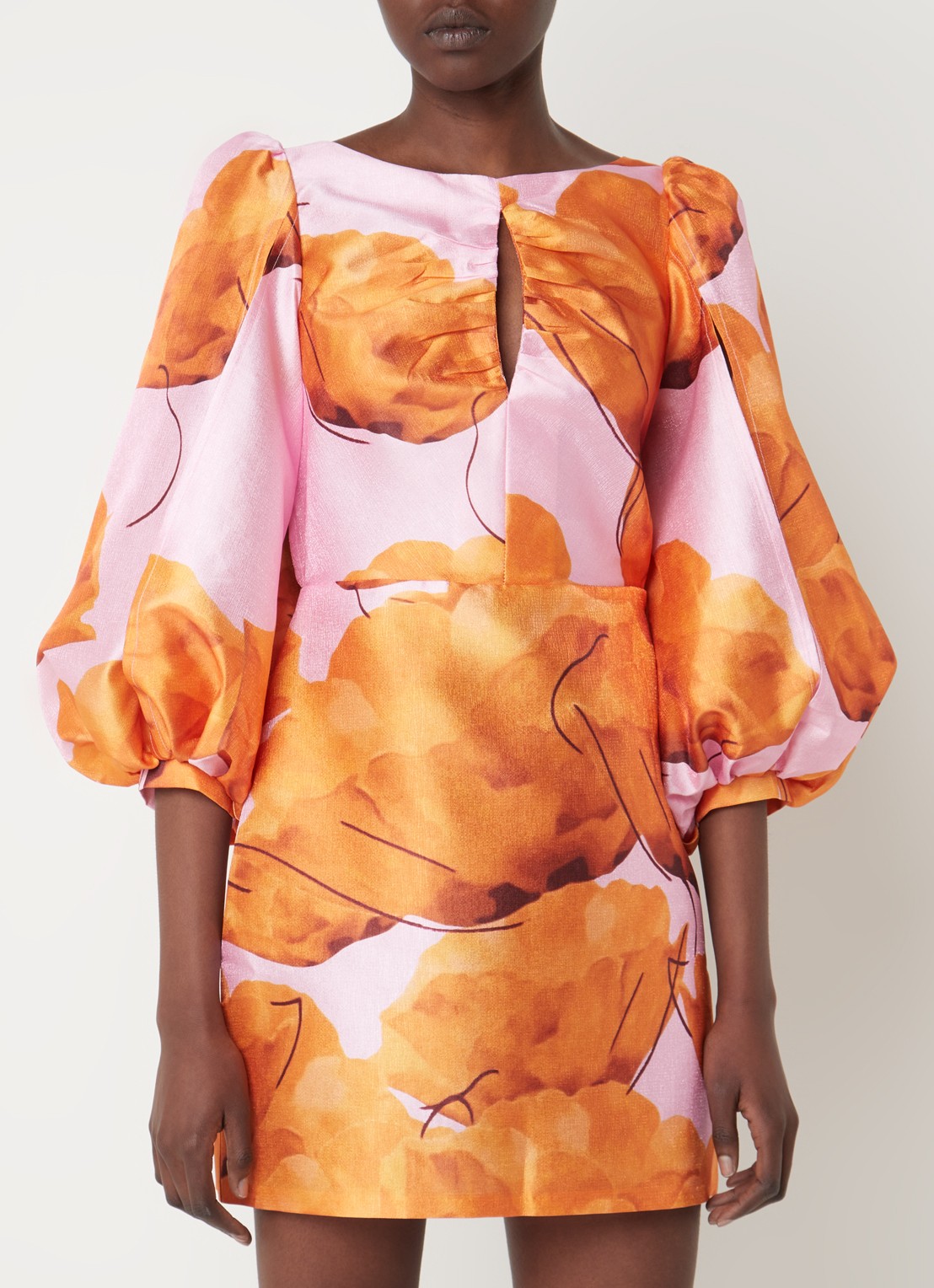 Laagam Liza Fleur mini jurk met bloemenprint en rugdecolleté - achterkant 3 oranje