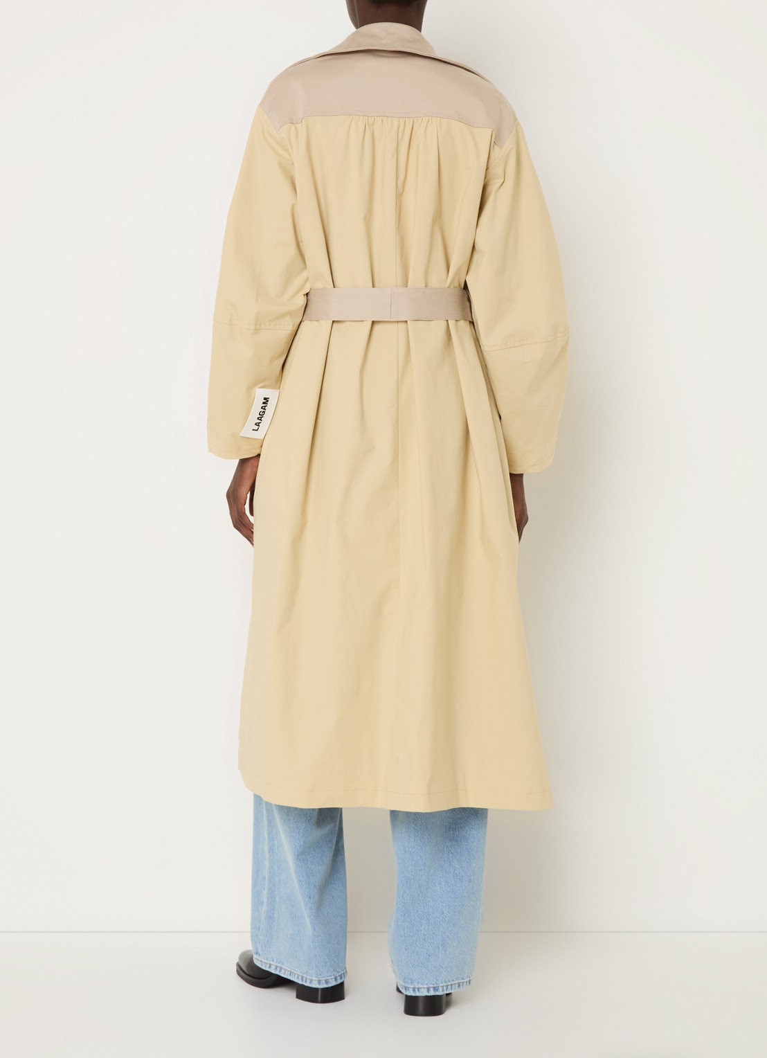 Laagam Paris trenchcoat met strikceintuur en steekzakken - achterkant 2 beige