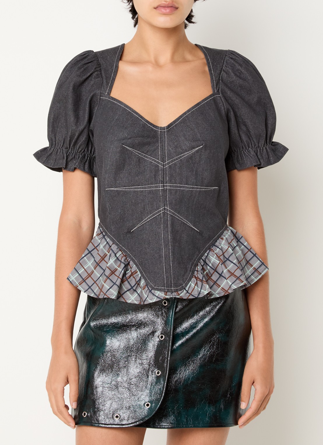 Laagam Regina top met pofmouw - detail donkergrijs