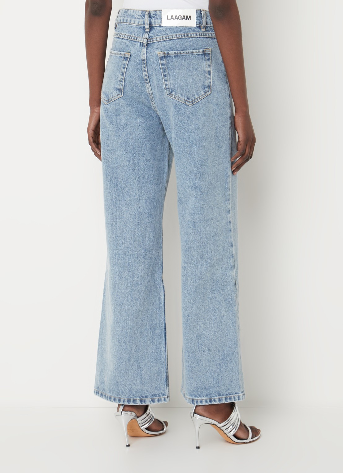 Laagam Thelma low waist wide leg jeans met medium wassing - achterkant 5 indigo