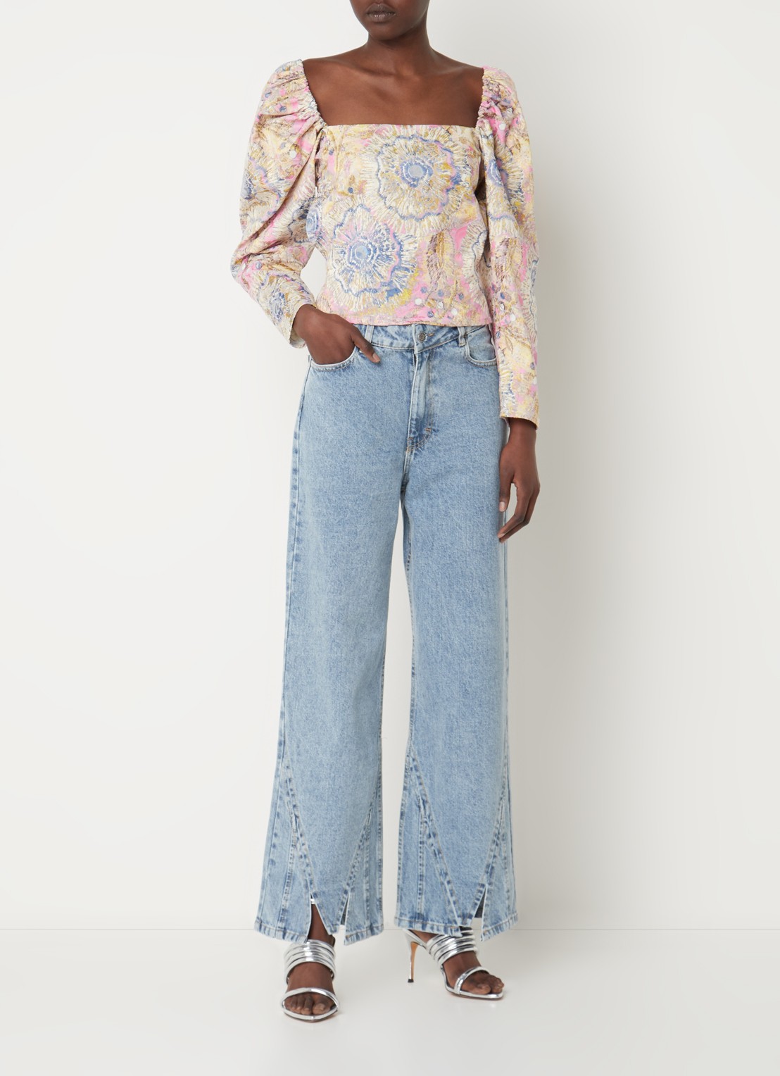 Laagam Thelma low waist wide leg jeans met medium wassing - voorkant 4 indigo