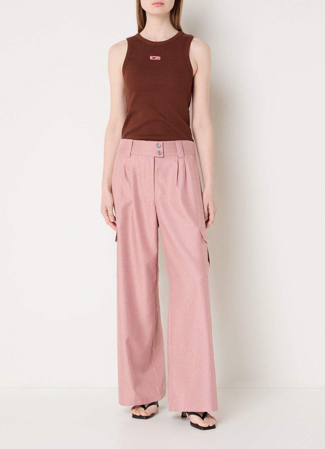Laagam Tirsa high waist loose fit cargobroek met steekzakken - voorkant 2 roze