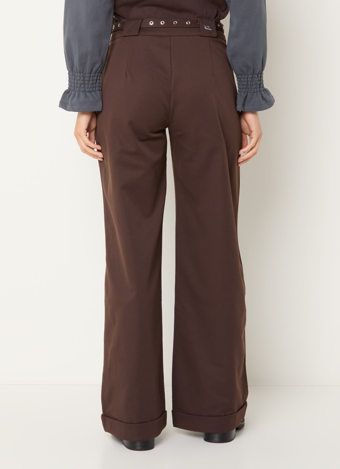 Laagam Valea high waist straight fit broek met steekzakken - achterkant 4 bruin