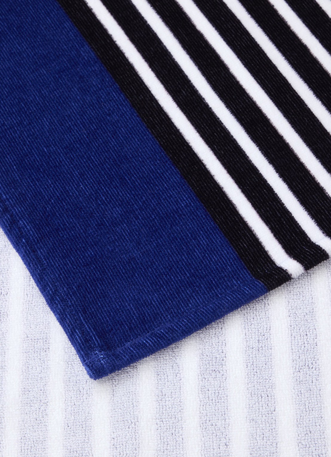 Lacoste L Ace strandlaken - 450 gr/m² - 100 x 170 cm - achterkant blauw
