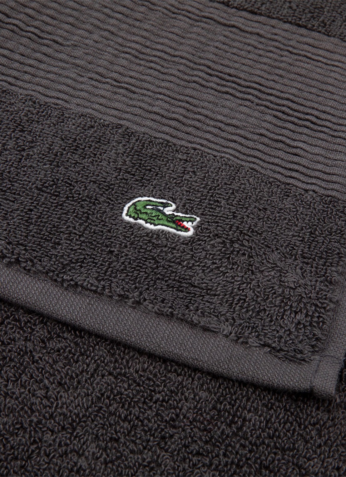 Lacoste L Lecroco badlaken - 600 gr/m2 - 100 x 150 cm - detail 3 antraciet