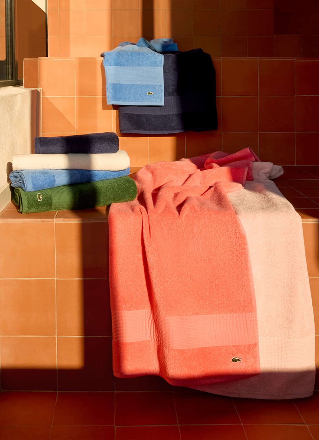 Lacoste L Lecroco badlaken - 600 gr/m2 - 100 x 150 cm - detail 4 koraalrood