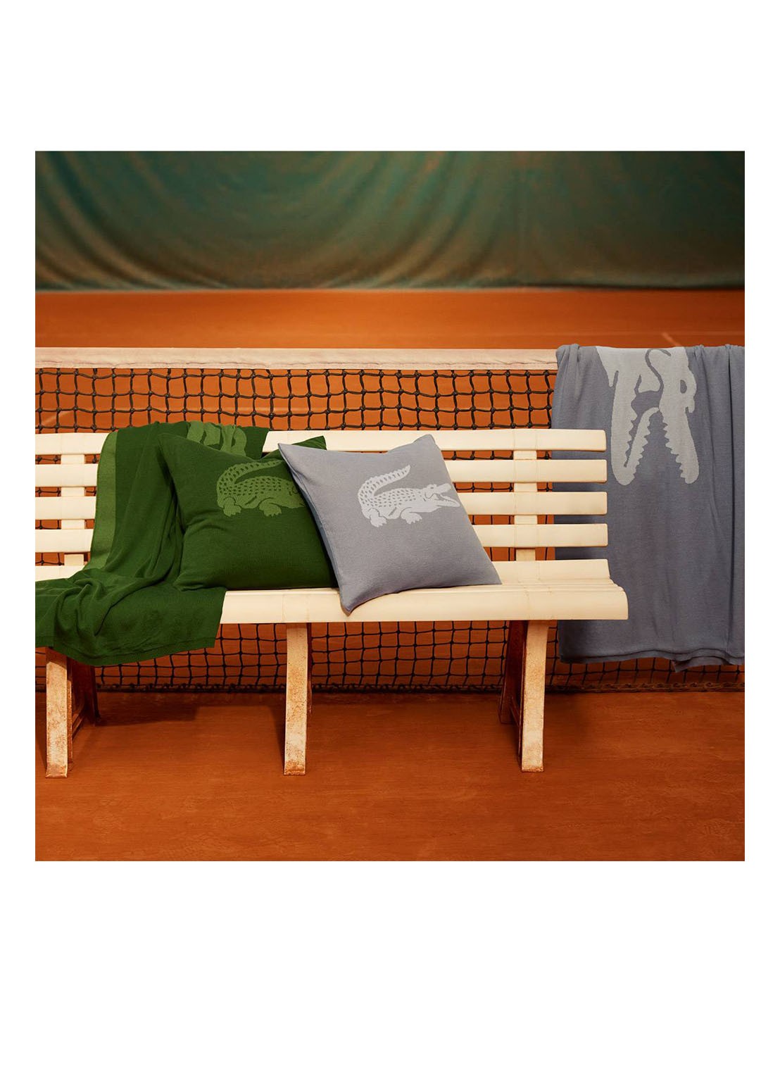 Lacoste L Reflet sierkussenhoes 45 x 45 cm - detail 5 bronsgroen