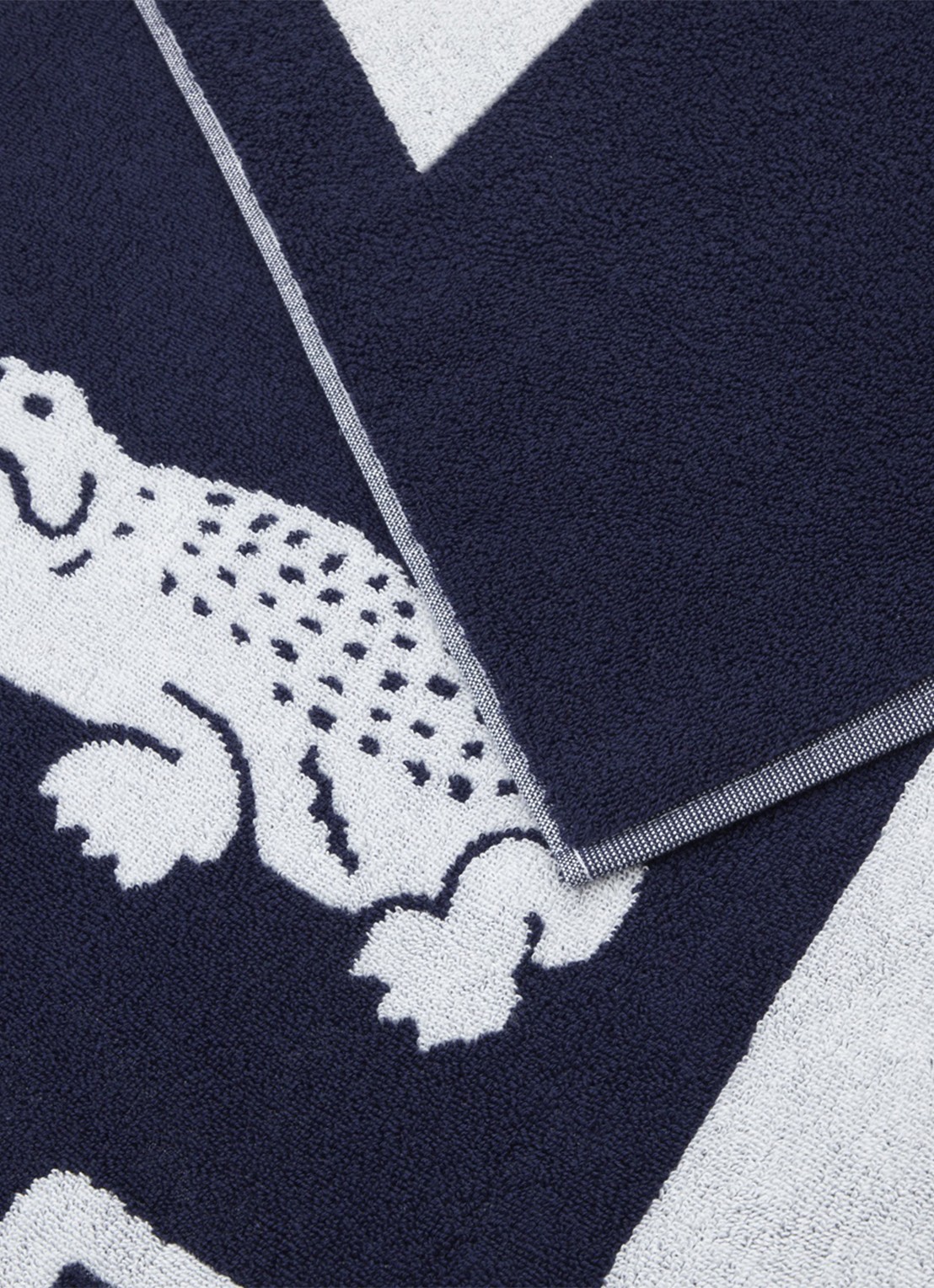 Lacoste L Retro badlaken 90 x 160 cm - achterkant donkerblauw