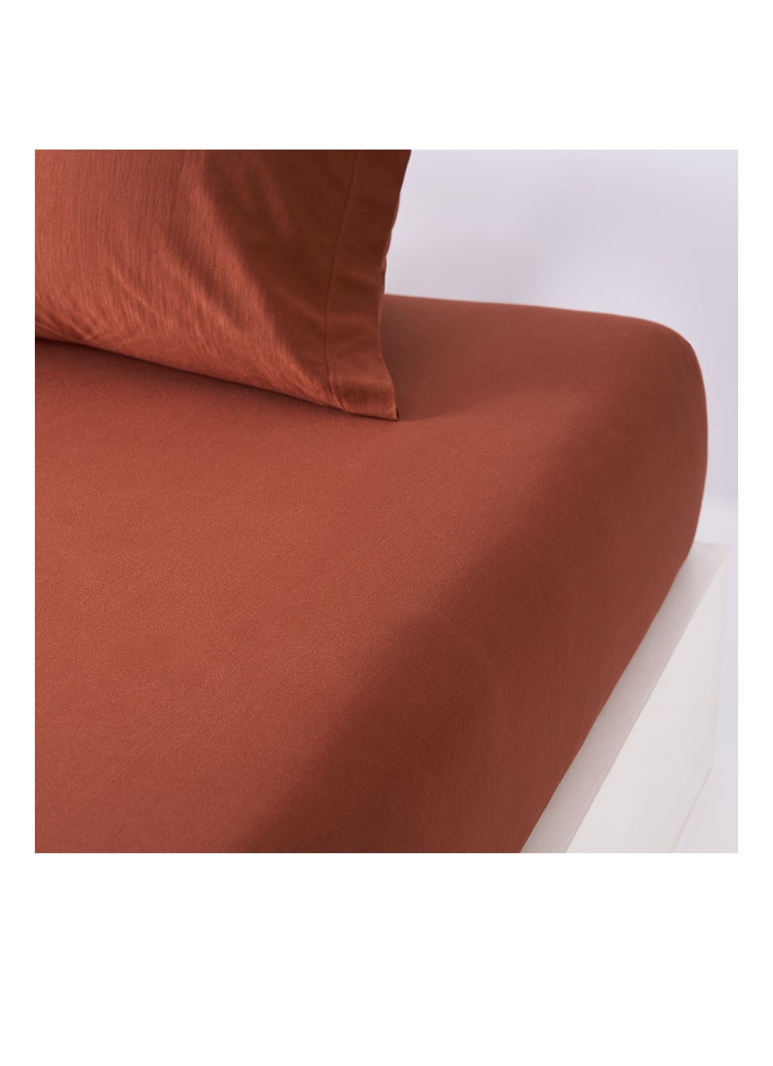 Lacoste L Soft hoeslaken van  katoen, hoekhoogte 33,5 cm - voorkant roodbruin