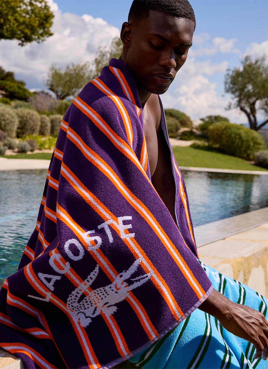 Lacoste L Sunstripe strandlaken - 90 x 160 cm - detail aubergine