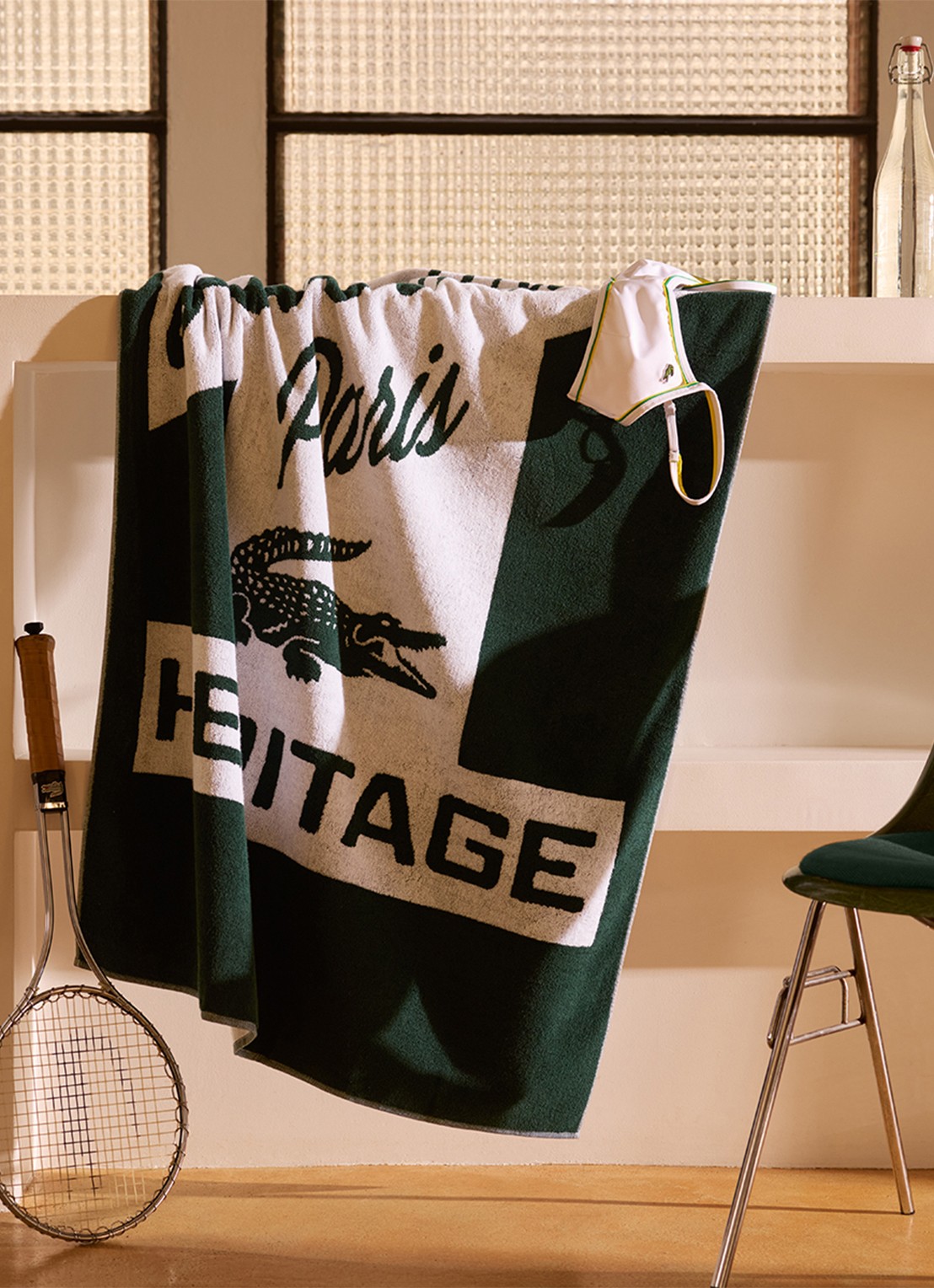 Lacoste Lretro badlaken 90 x 160 cm - detail bronsgroen