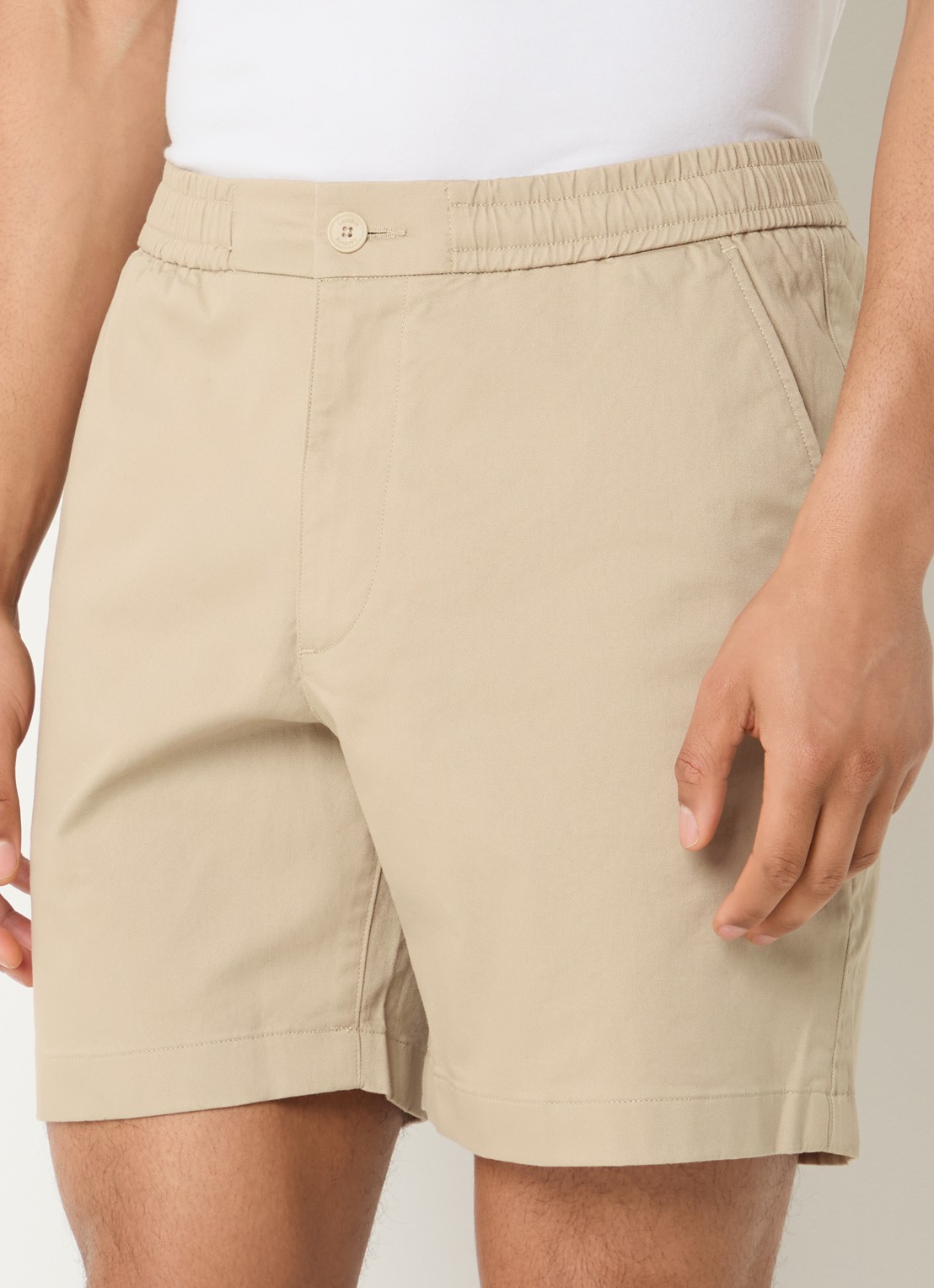 Lacoste Straight fit korte joggingbroek met logo en steekzakken - detail 2 beige