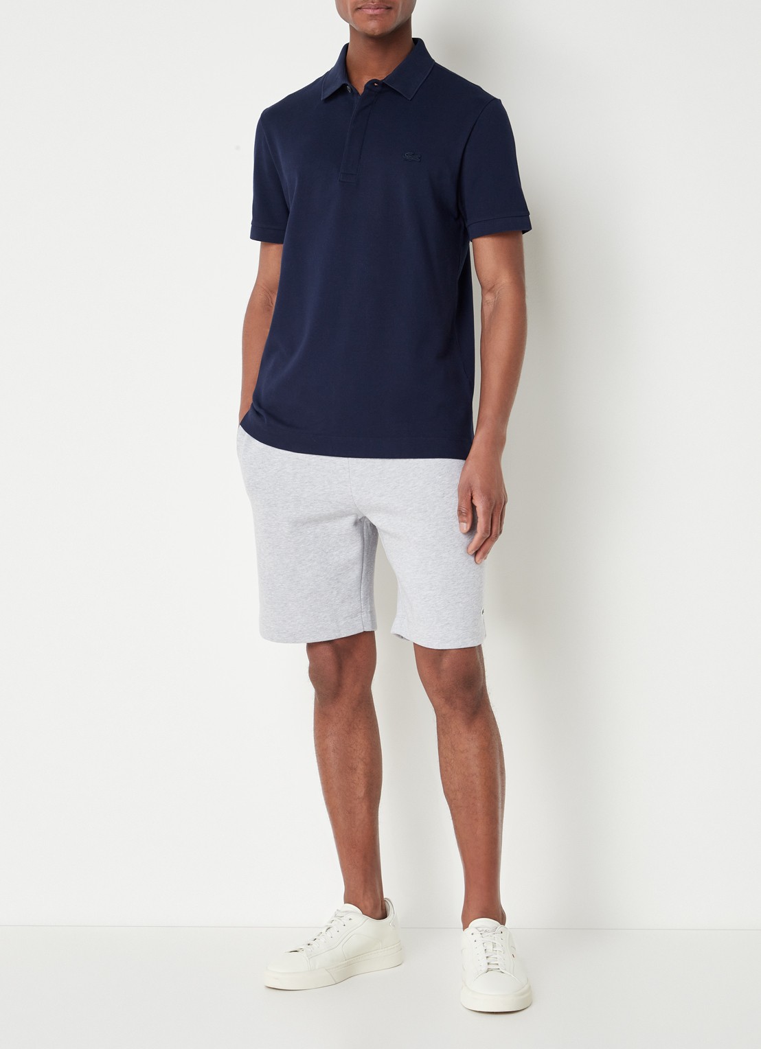 Lacoste Straight fit korte joggingbroek met steekzakken - voorkant 3 lichtgrijs