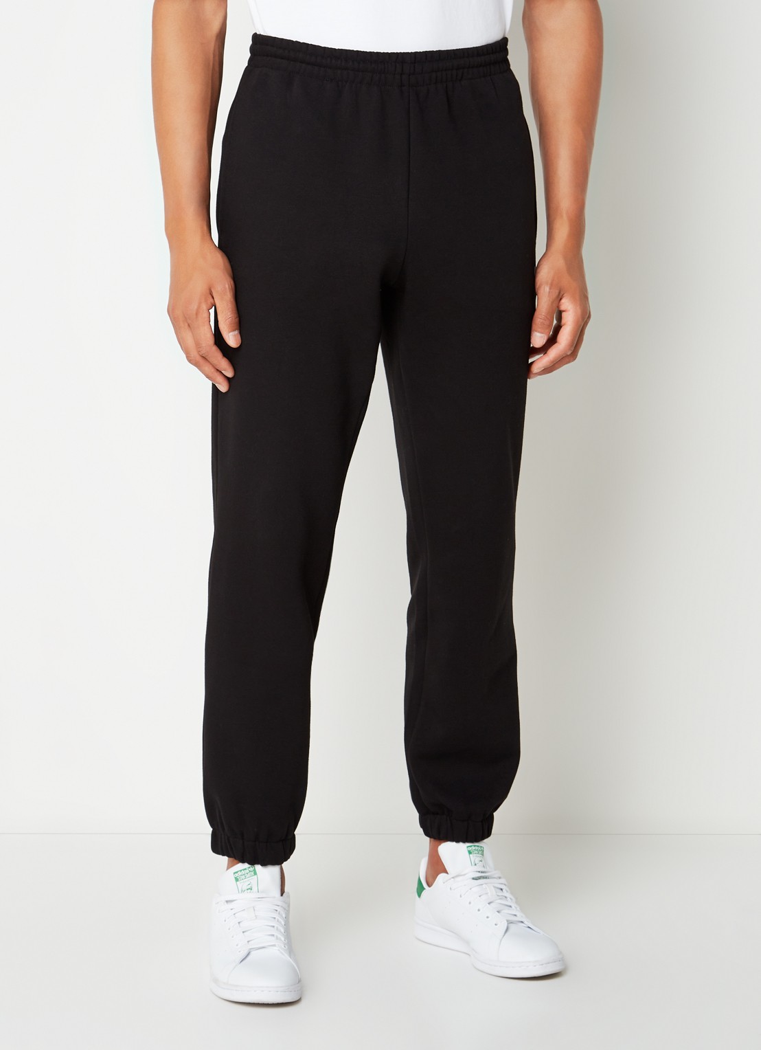 Lacoste Tapered fit joggingbroek met logoborduring - detail zwart