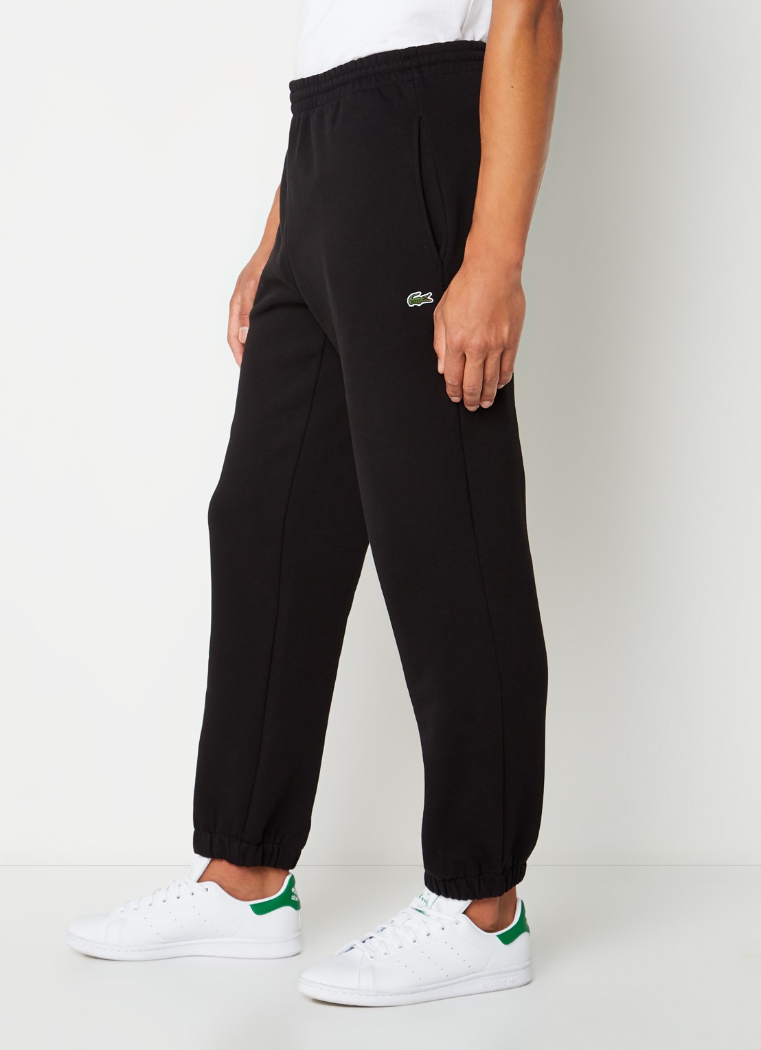 Lacoste Tapered fit joggingbroek met logoborduring - detail 2 zwart