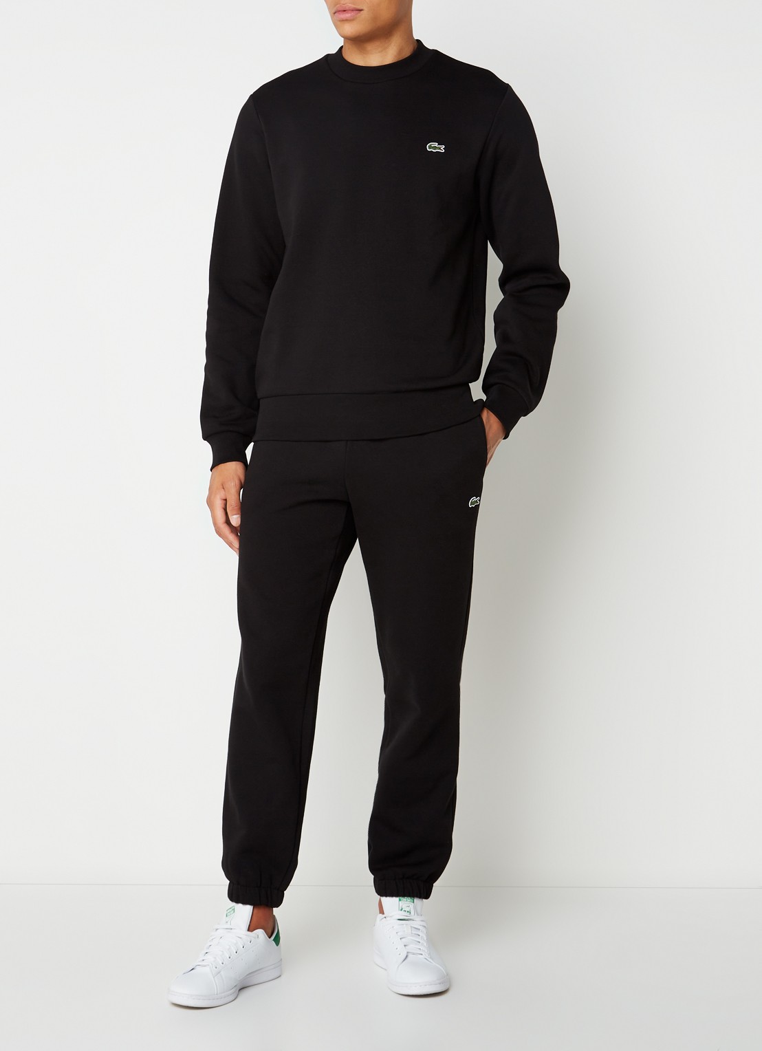 Lacoste Tapered fit joggingbroek met logoborduring - voorkant 4 zwart