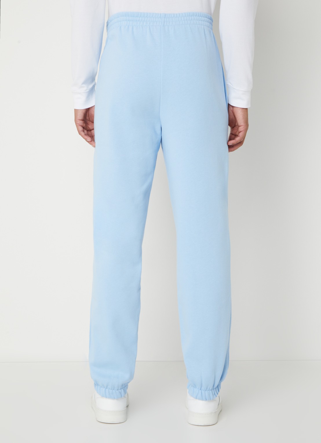 Lacoste Tapered fit joggingbroek met logoborduring - achterkant lichtblauw