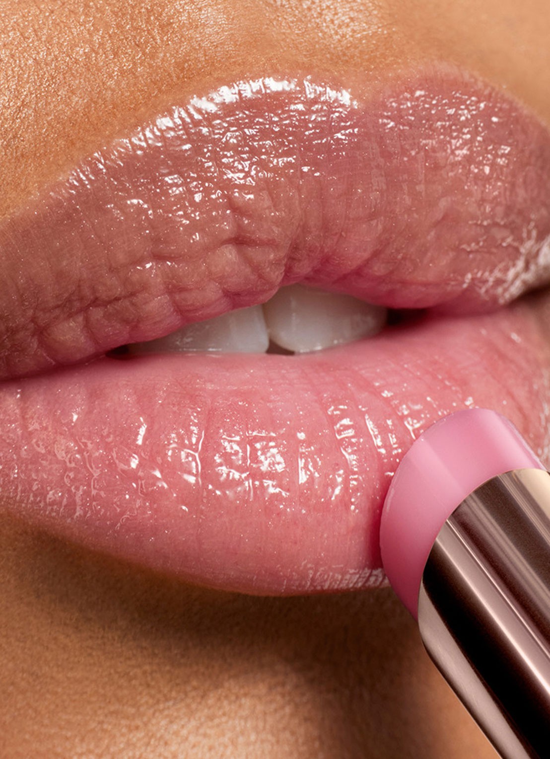 Lancôme Lip Idôle Squalane-12 Butterglow™ - getinte lipbalsem - detail 4 10 keep it glowy