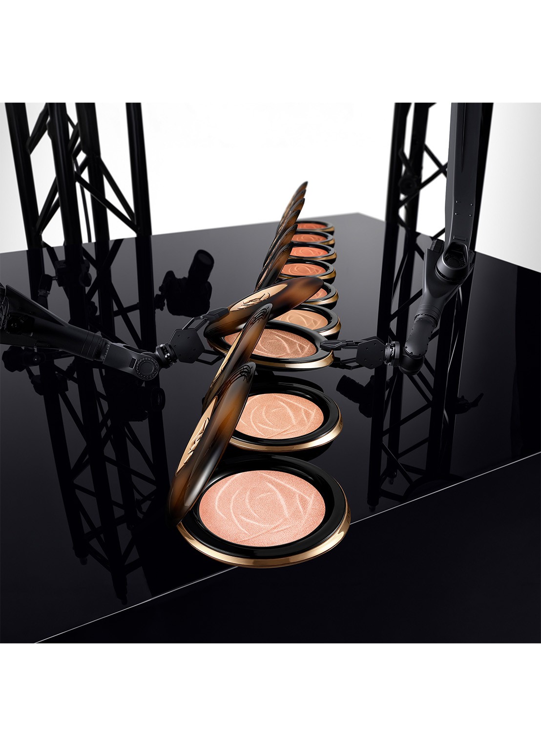 Lancôme  Teint Idole Ultra Wear Highlighter - detail 4 04 holo glow