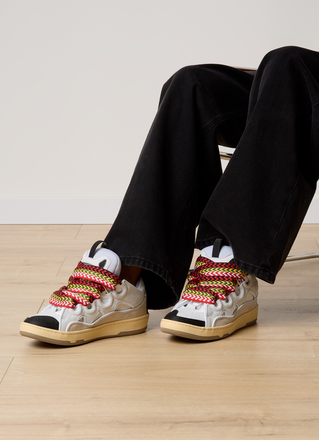 Lanvin Curb sneaker van kalfssuède met mesh details - voorkant 3 lichtgrijs