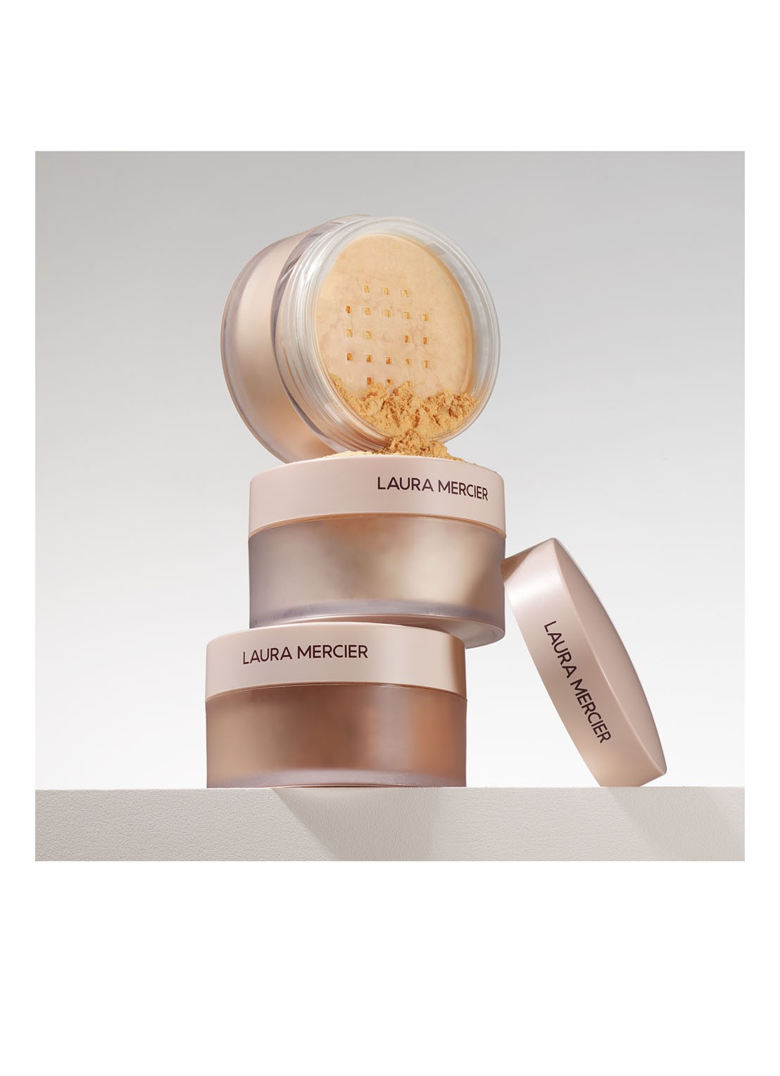 Laura Mercier Translucent Loose Setting Powder Ultra Blur - losse poeder - detail 4 translucent medium deep