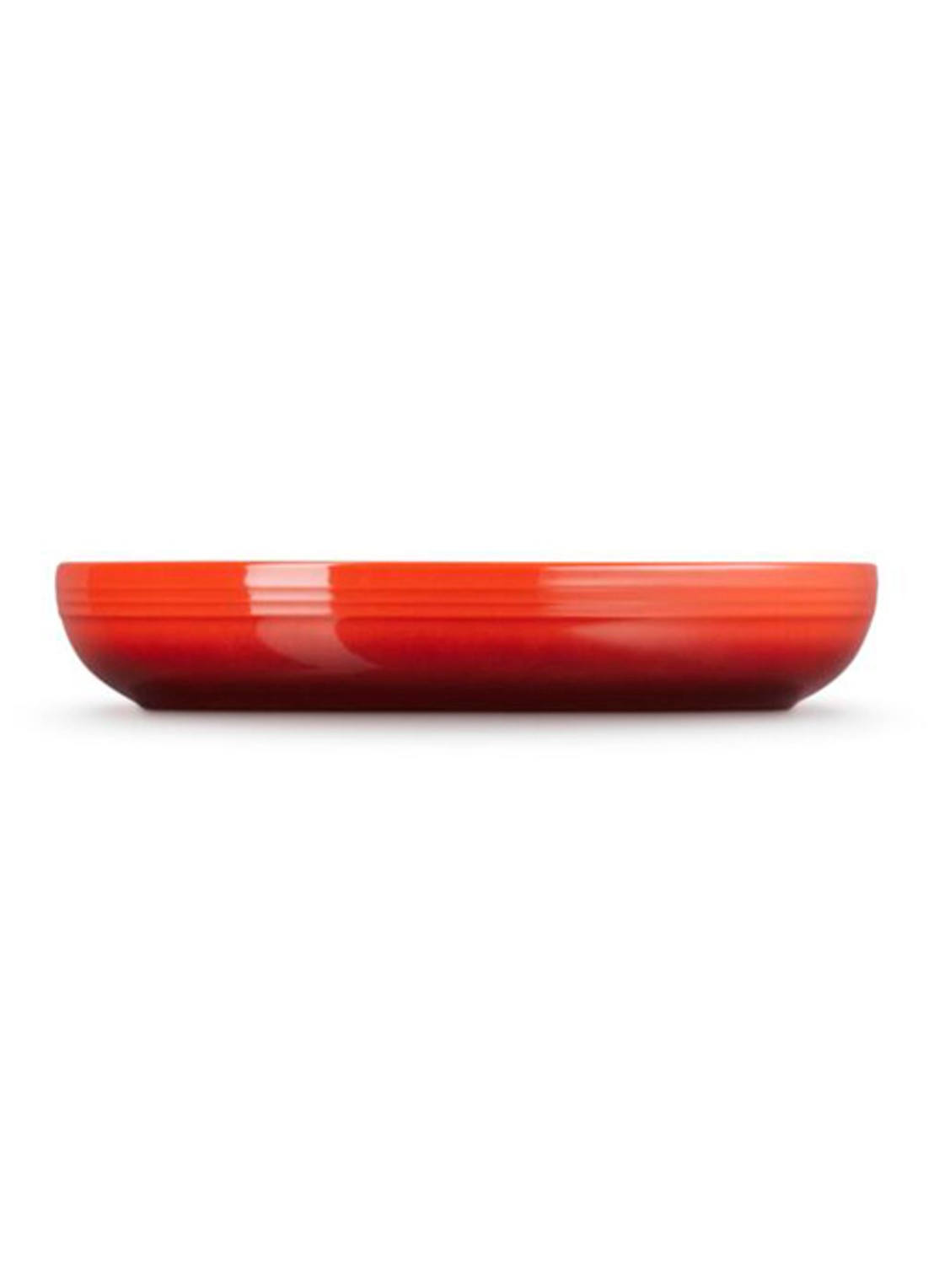 Le Creuset Diep bord 22 cm - achterkant 3 donkerrood