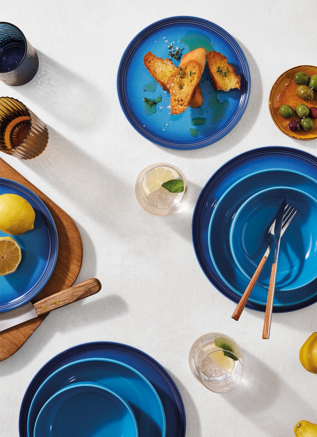 Le Creuset Diep bord 22 cm - detail royalblauw