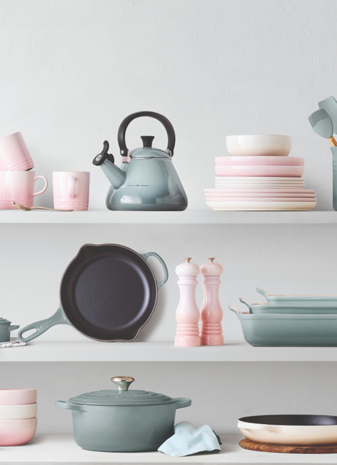 Le Creuset Kone fluitketel 1,6 liter - detail 5 donkerblauw