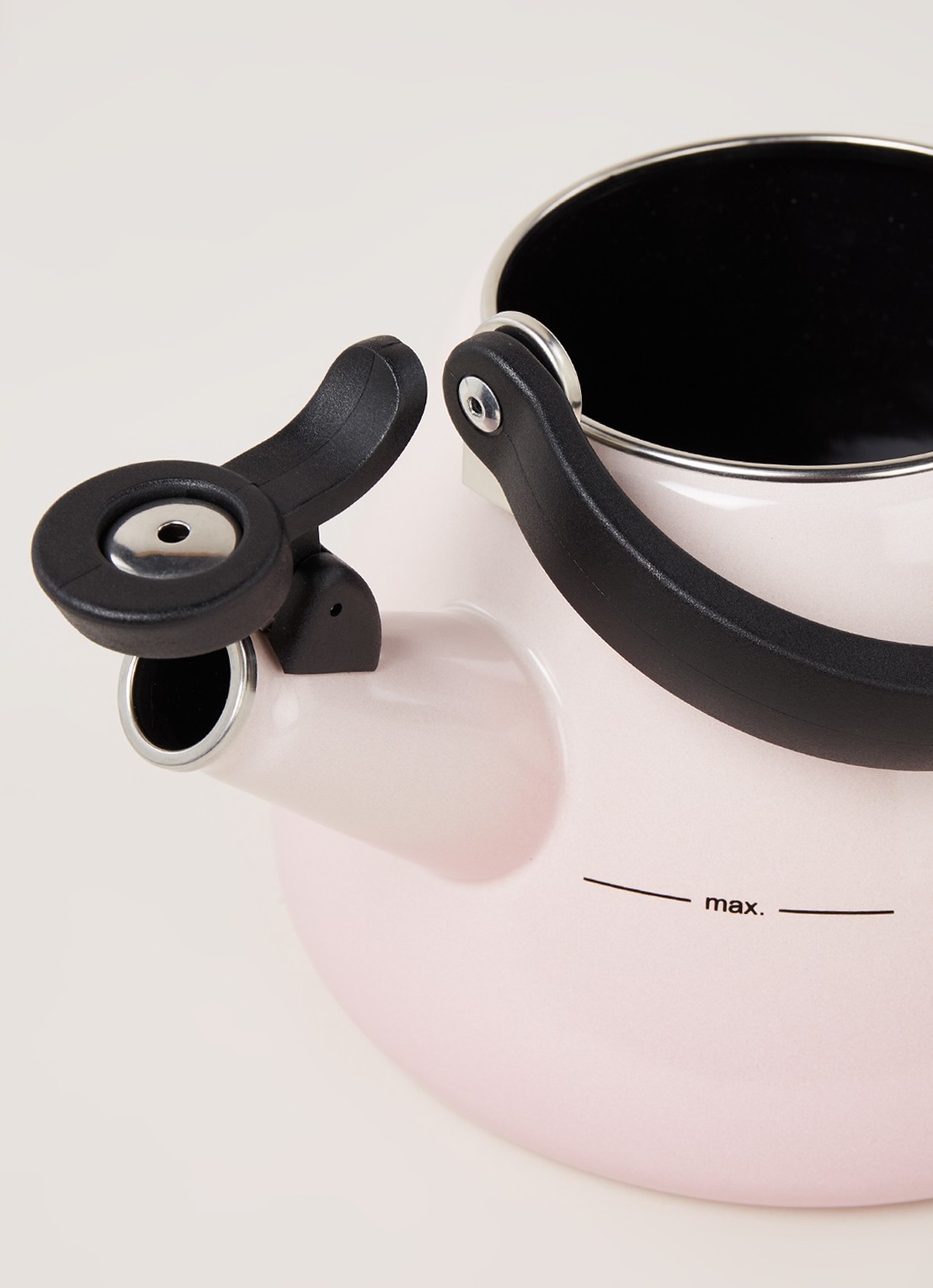 Le Creuset Kone fluitketel 1,6 liter - detail 3 shell pink / roze