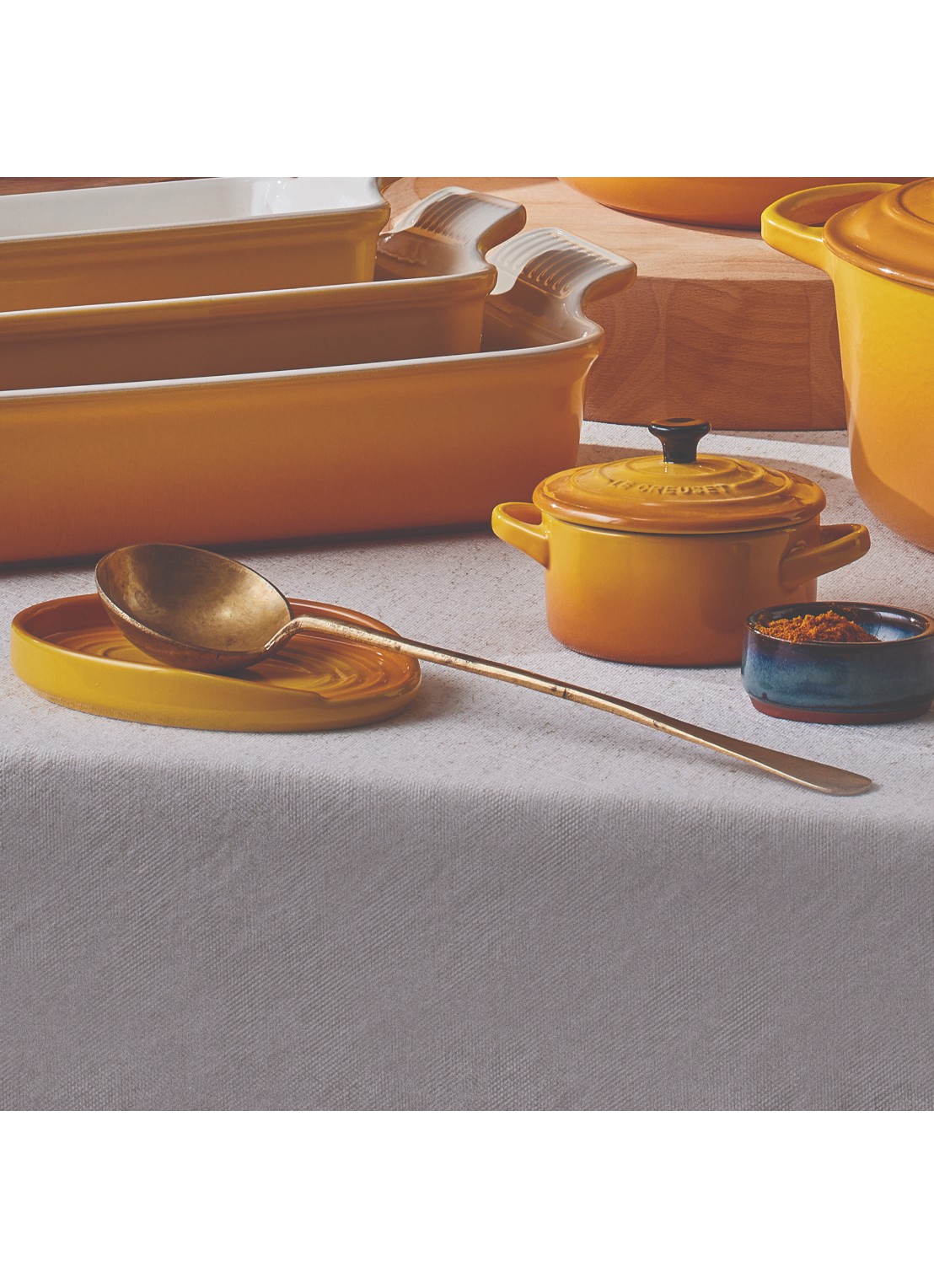 Le Creuset Lepelhouder van aardewerk 15 cm - voorkant 2 nectar / oranje