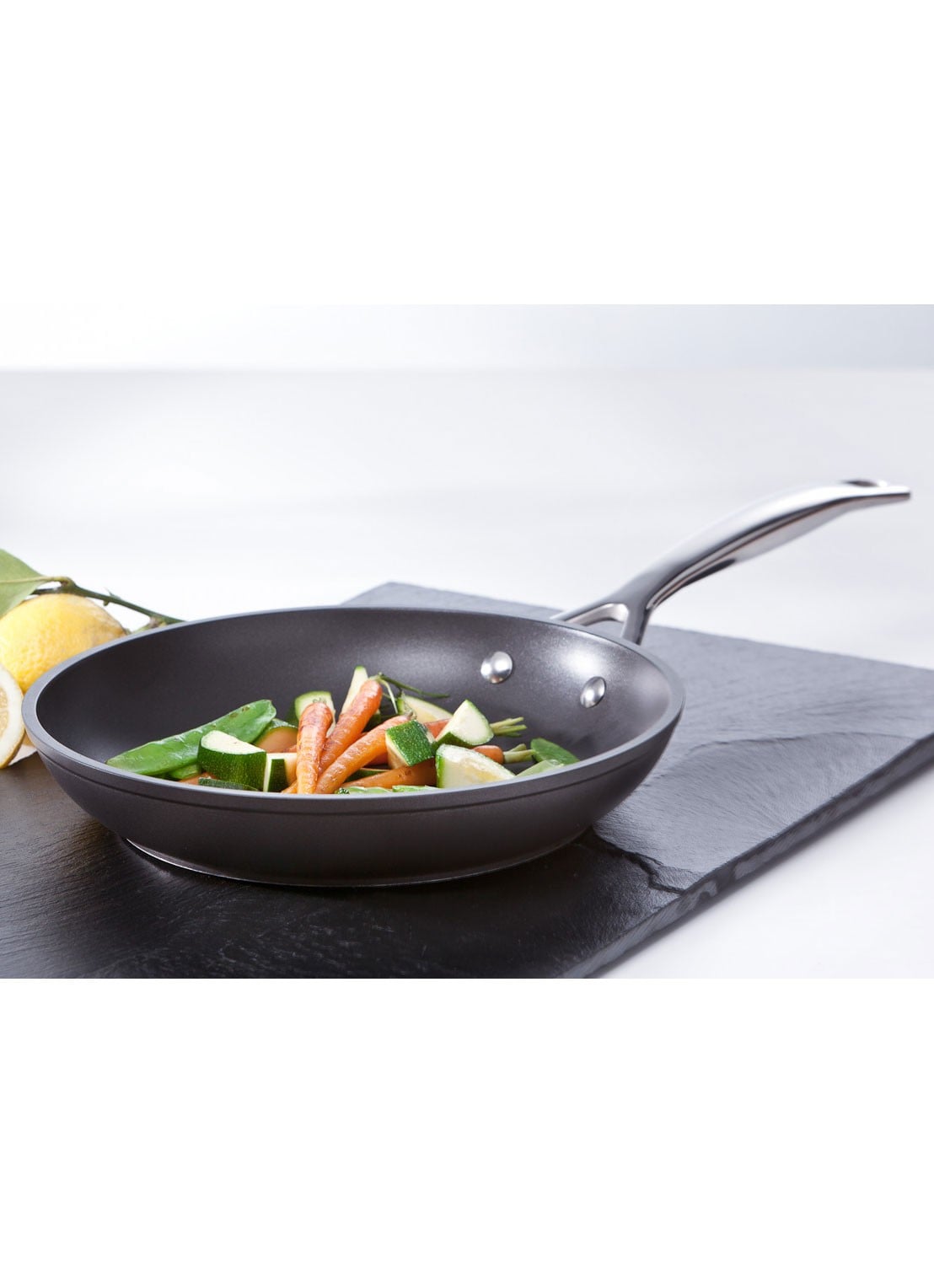 Le Creuset Les Forgées koekenpan Ø24 cm - voorkant 2 zwart