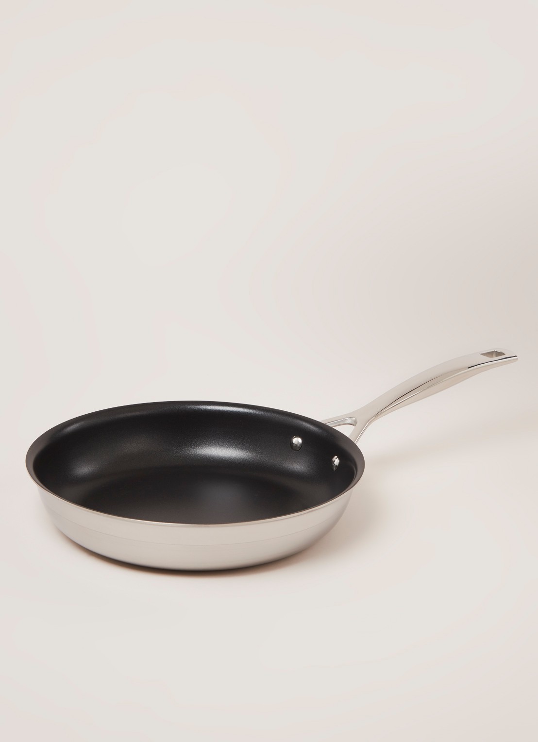 Le Creuset Magnetik koekenpan Ø24 cm - voorkant 2 zilver