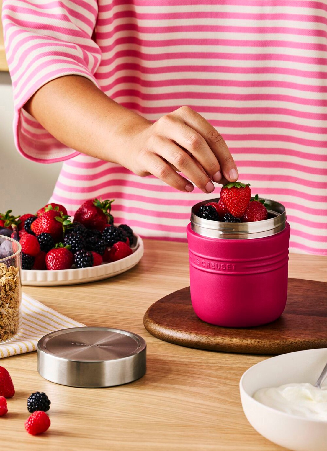 Le Creuset On The Go lunchbeker 0,5 liter - detail 7 roze