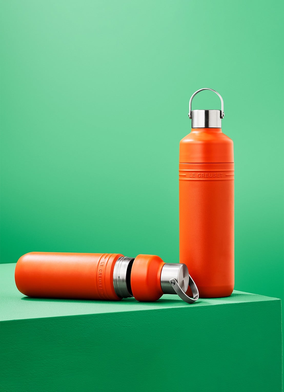 Le Creuset On The Go waterfles 1 liter - voorkant 2 oranje