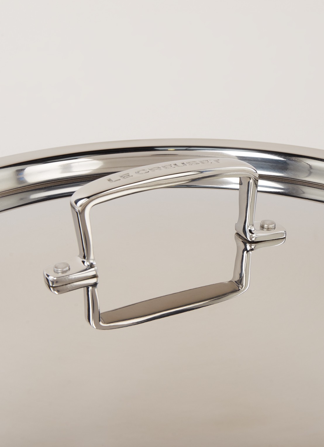 Le Creuset Pannendeksel 28 cm  - detail zilver