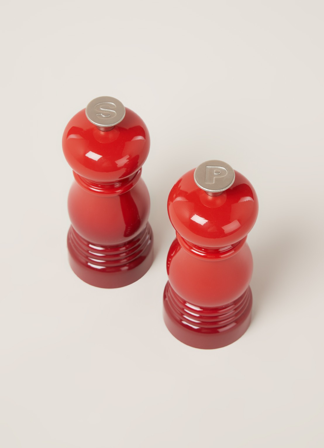 Le Creuset Peper- en zoutmolen 11 cm 2-delig - detail kersenrood / rood